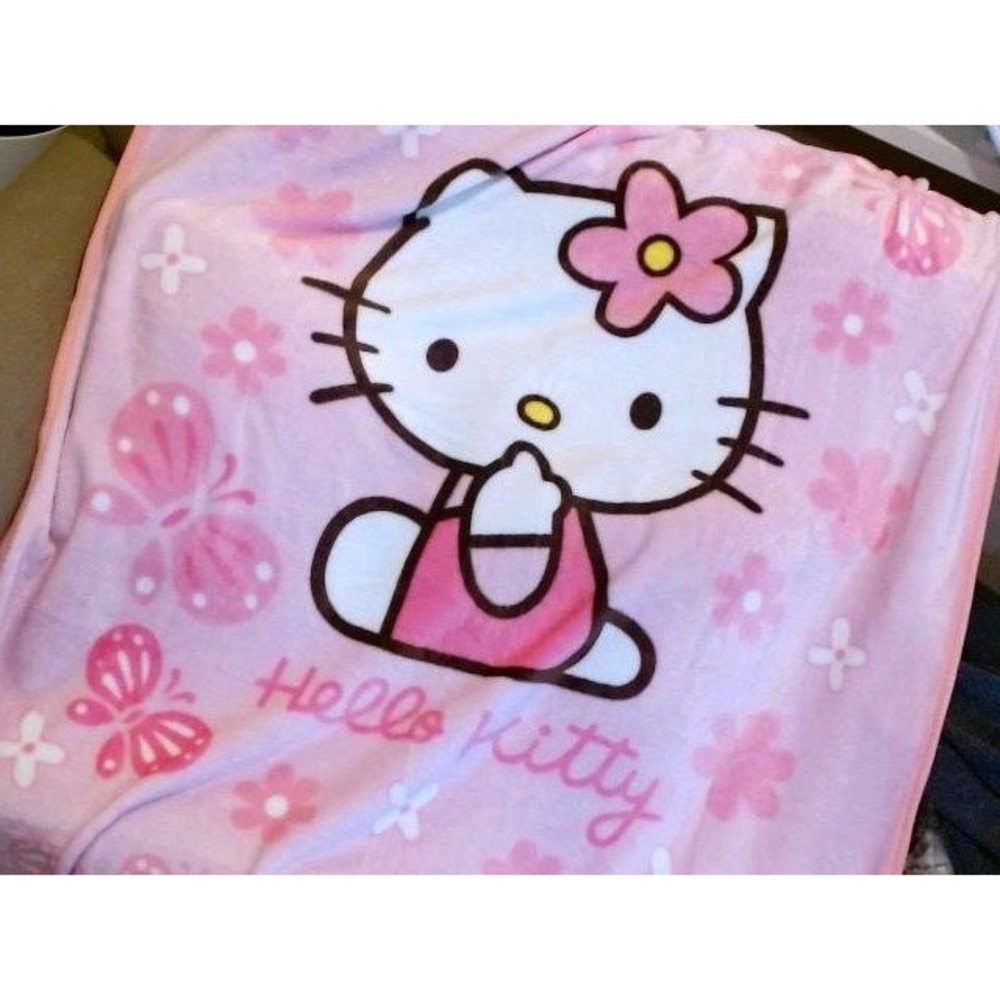 Hello Kitty Blanket - 45" x 34"BRAND NEW / NO BAG